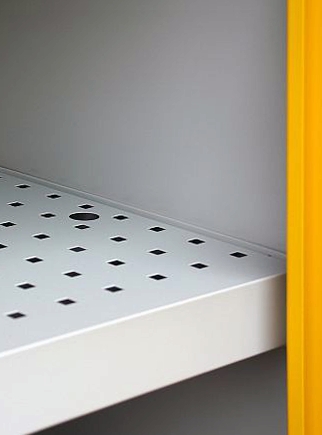 Skříň na chemikálie detail police